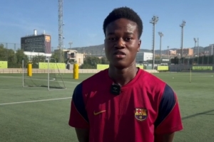 每体：巴萨看好17岁青训中卫库鲁马，计划与球员续签