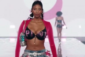 23岁身高1.75米！科比大女儿首登维密大秀！